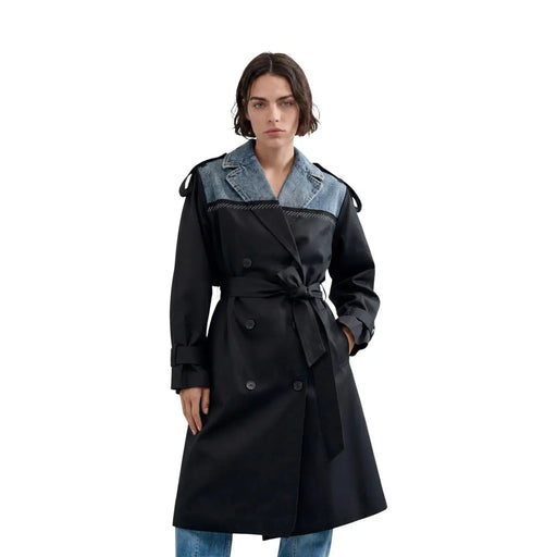 Trench-coat hybride en coton et lyocell noir pour femme Desigual, avec col et empiècements en denim aux épaules (vue de face)