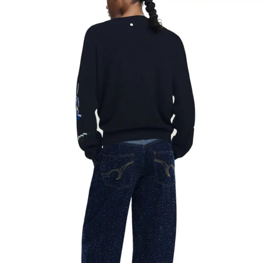 Pull Desigual pour femme, noir à motif floral, manches longues en maille de coton avec broderies sur les manches.