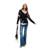 Pull Desigual pour femme en maille viscose noire à col V avec motif abstrait rose et blanc sur le devant