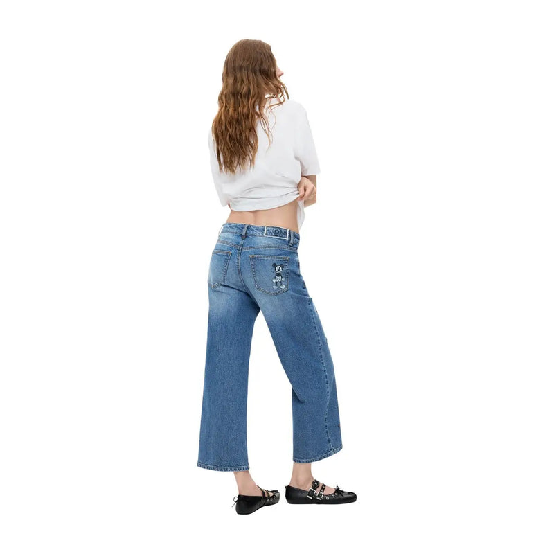 Jean Desigual bleu en denim de coton à jambes larges, dos visible avec un empiècement usé sur la poche