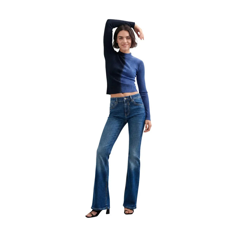 Jean flare en denim de coton bleu Desigual pour femme, modèle Lindsay, coupe classique cinq poches et délavage subtil pour un effet usé.