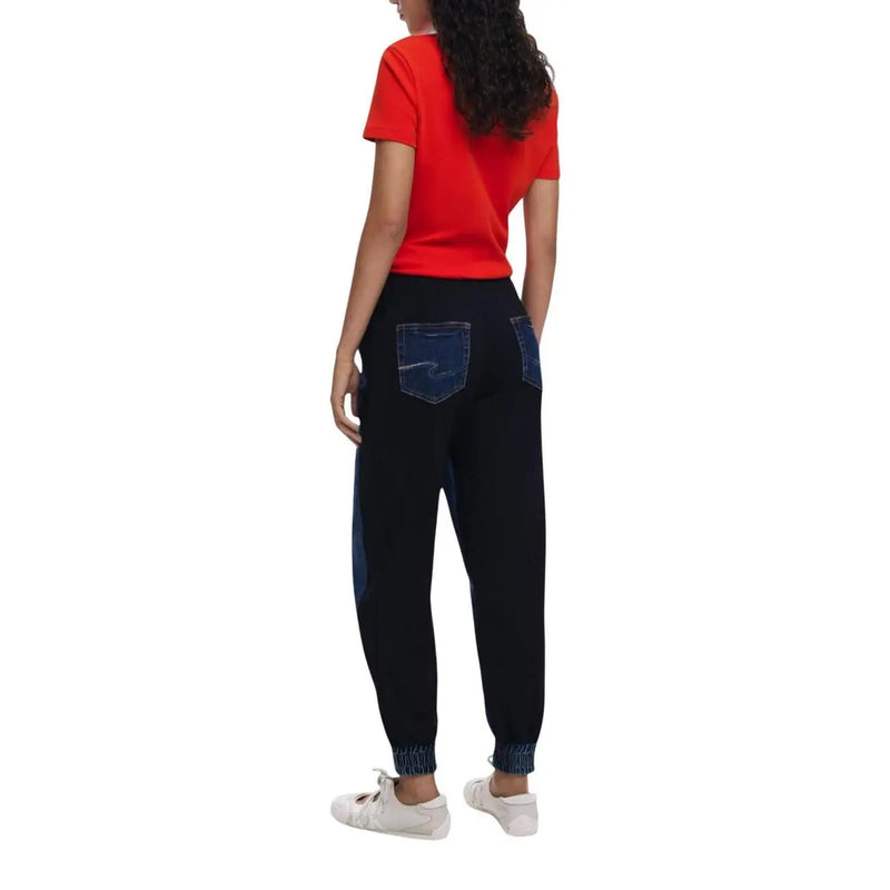 Pantalon de jogging noir à poches plaquées et ourlets en denim, coupe décontractée, issu de la collection de jeans en denim de coton stretch Desigual pour femme.