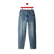 Jean Desigual pour femme en coton bleu stretch, denim clair délavé, taille haute, coupe droite avec détails subtilement délavés