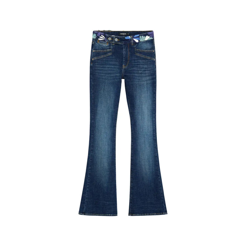 Jean Desigual pour femme en denim bleu, coton stretch, coupe évasée bleu foncé et ceinture à motif floral