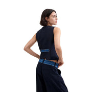 Vue de dos d'un gilet Desigual pour femme à fines rayures bleues, sans manches, bleu marine. top avec côtes verticales et empiècement en denim