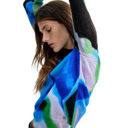 Cardigan Desigual pour femme, bleu, coupe slim, en maille acrylique mélangée, orné de motifs abstraits vibrants dans les tons bleus, verts et noirs.