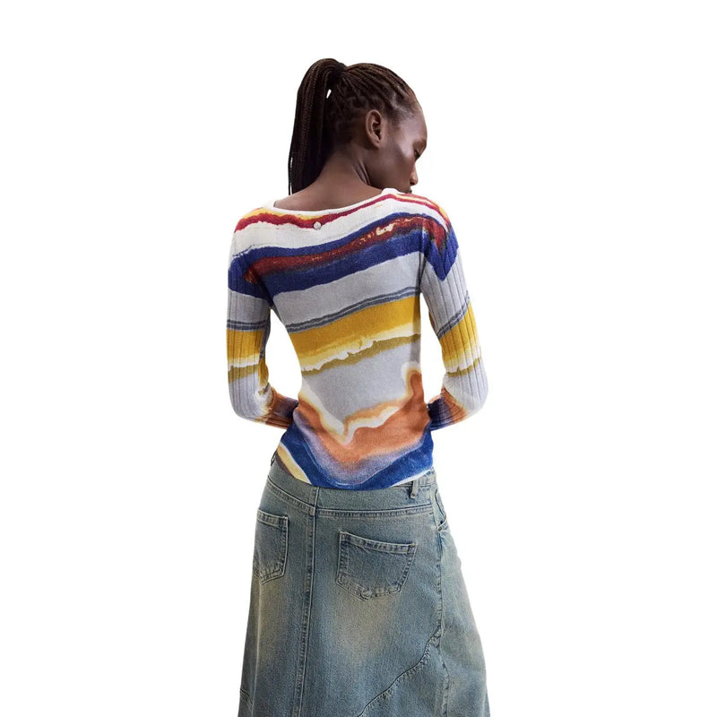 Pull Desigual pour femme en maille viscose bleue avec des rayures horizontales vives bleues, jaunes, oranges et blanches et une texture côtelée