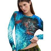 Pull Desigual pour femme en maille viscose bleue, orné d'un imprimé floral abstrait bleu et rouge éclatant et d'une texture agréable.