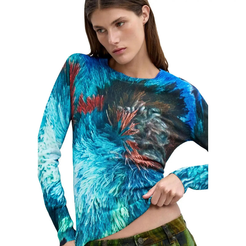 Pull Desigual pour femme en maille viscose bleue, orné d'un imprimé floral abstrait bleu et rouge éclatant et d'une texture agréable.