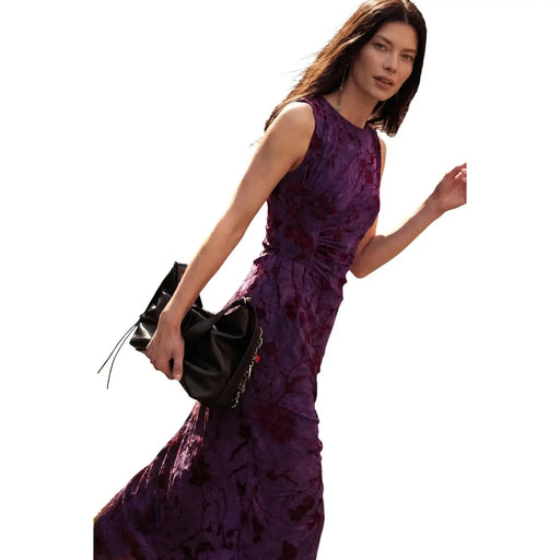 Robe Desigual pour femme, violette, sans manches, en polyester, à motif floral et longueur au sol, avec détails froncés.