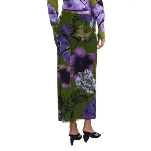 Jupe midi fleurie vert olive Desigual pour femme avec des fleurs violettes