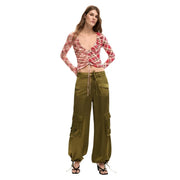 Pantalon cargo Desigual pour femme, vert en polyester, avec de multiples poches et une taille élastiquée à cordon, idéal pour un style décontracté.
