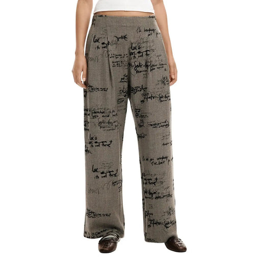 Pantalon Desigual pour femme, gris à carreaux, zippé, avec un motif manuscrit noir audacieux, en tissu mélangé viscose.