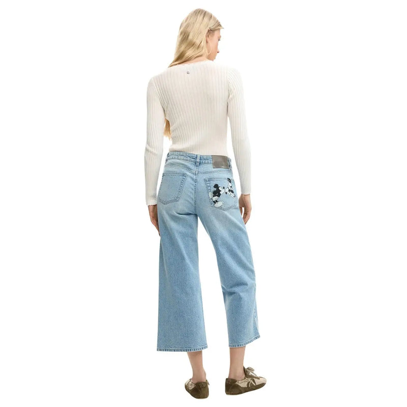 Arrière d'un jean Desigual pour femme en denim de coton bleu clair avec broderie Mickey Mouse sur la poche