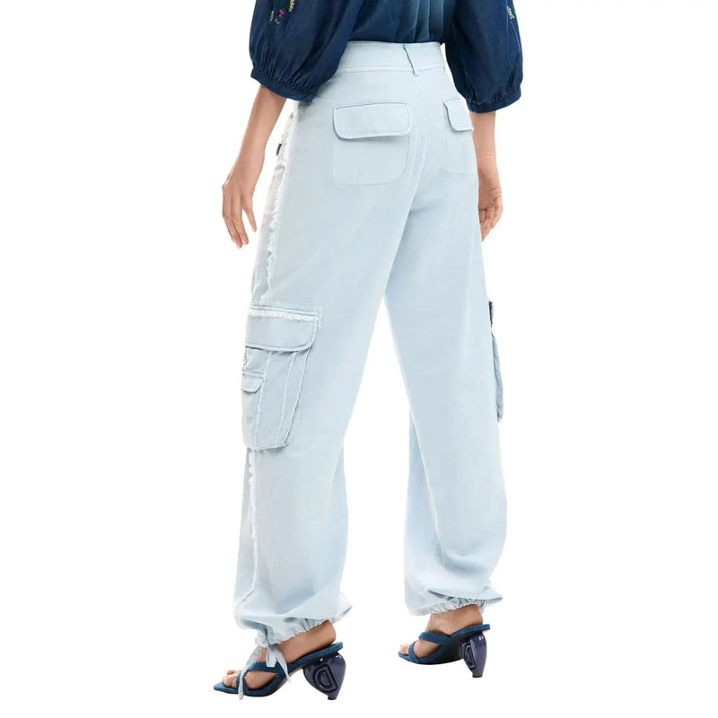 Pantalon cargo Desigual pour femme, en coton bleu clair, à lacets, doté de multiples poches et d'une coupe fuselée décontractée.