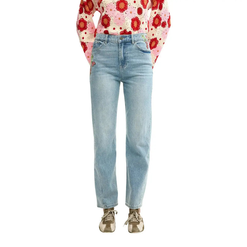 Jean Desigual pour femme en coton bleu clair à fleurs, en denim délavé clair, coupe droite et cinq poches.