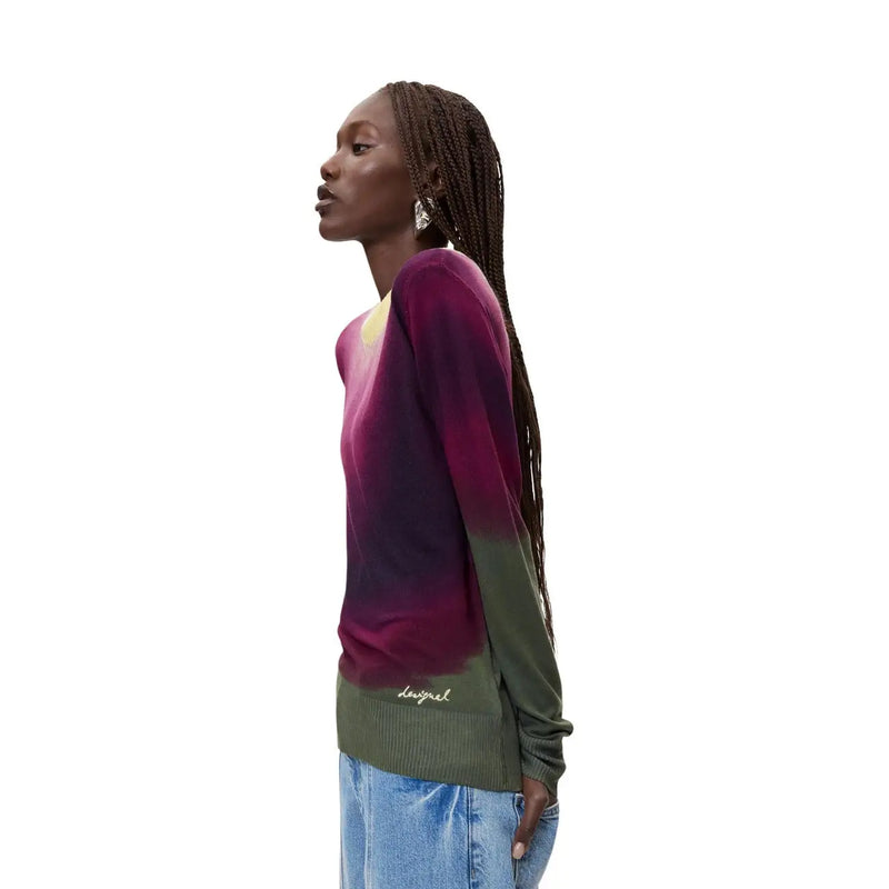 Pull Desigual pour femme en maille viscose violette, avec un dégradé doux de violet à vert et une broderie décorative près de l'ourlet.