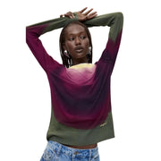 Pull Desigual pour femme en maille viscose violette, orné d'un dégradé vibrant de violet, magenta et vert olive, avec un col côtelé.