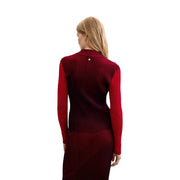 Pull Desigual pour femme, rouge, coupe slim, côtelé, manches longues, mélange viscose. top avec un dégradé bordeaux et un col à boutons métalliques