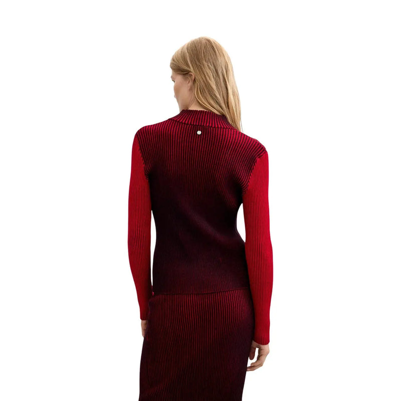 Pull Desigual pour femme, rouge, coupe slim, côtelé, manches longues, mélange viscose. top avec un dégradé bordeaux et un col à boutons métalliques