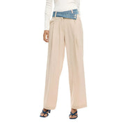 Pantalon beige à jambes larges en viscose mélangée de Desigual, avec ceinture en denim et fermeture zippée à bouton à la taille.