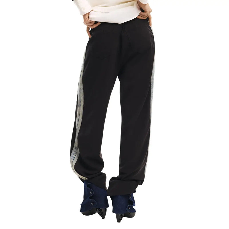 Pantalon de survêtement Desigual pour femme, noir, en mélange de coton, coupe slim, avec bandes réfléchissantes argentées et ourlets à revers.