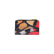 Portefeuille Desigual pour femme, petit modèle noir à fermeture éclair, orné d'un motif papillon vibrant et de détails dorés sur la fermeture éclair.