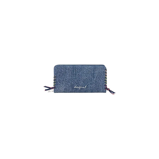 Portefeuille Desigual pour femme en coton bleu clair à texture denim, orné de rubans colorés et d'un logo discret. Dimensions : 19 x 11 x 2,5 cm.