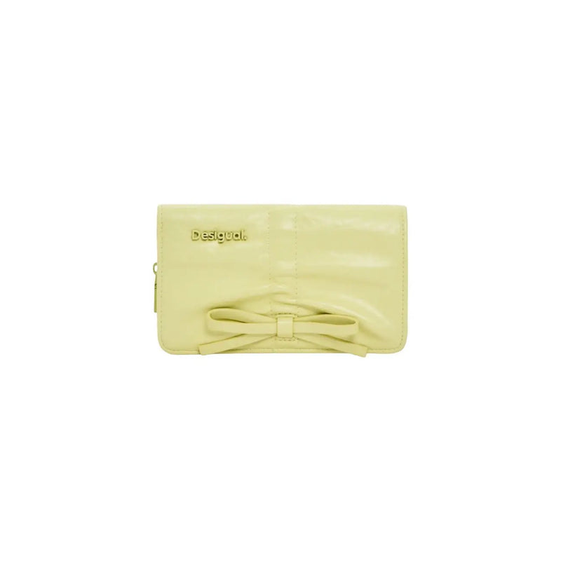 Portefeuille femme Desigual en cuir verni jaune avec nœud central et logo de la marque en relief doré, 16 x 10 x 1,5 cm