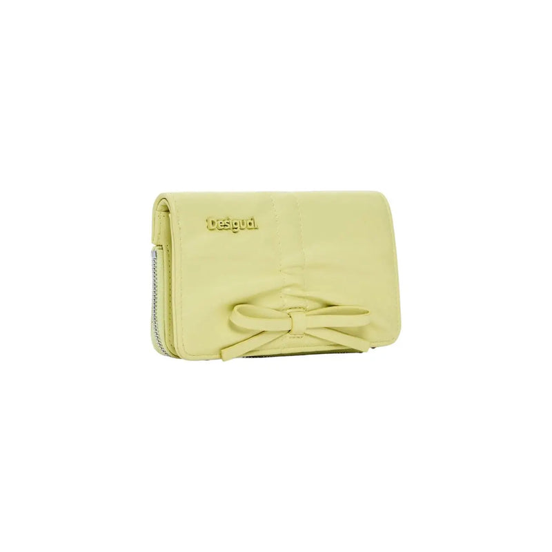 Portefeuille femme Desigual en cuir jaune avec nœud central et inscription dorée, poches zippées, 16 x 10 x 1,5 cm