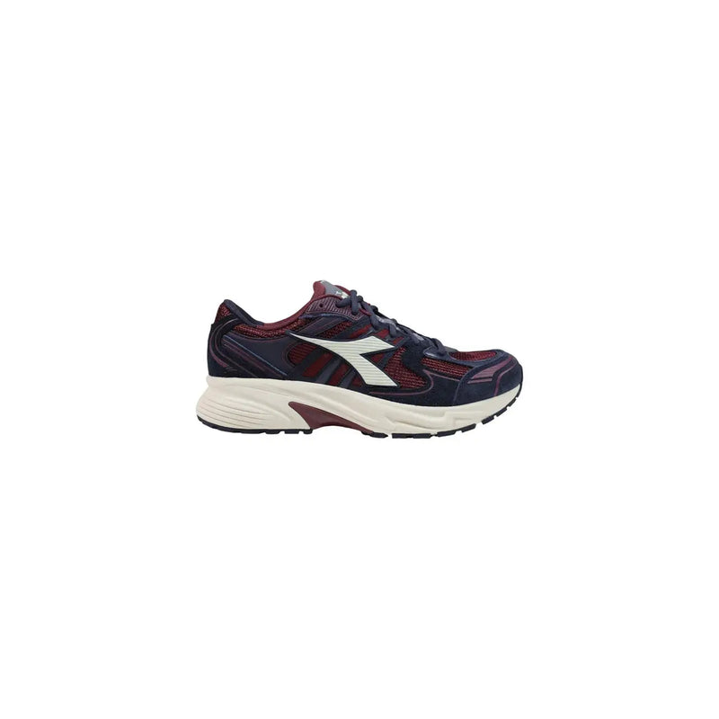 Diadora Baskets grises pour homme, modèle Mythos Star en cuir mélangé avec des détails bleu marine foncé et bordeaux, et un logo Swoosh blanc.