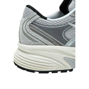 Diadora Baskets grises pour homme, modèle Mythos Star, en cuir mélangé avec une empeigne en mesh gris et blanc et une semelle épaisse texturée.
