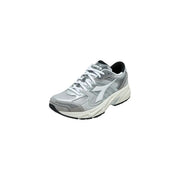 Argent et gris Diadora Baskets grises pour homme Mythos Star, modèle running en cuir mélangé avec lacets blancs et détails noirs.