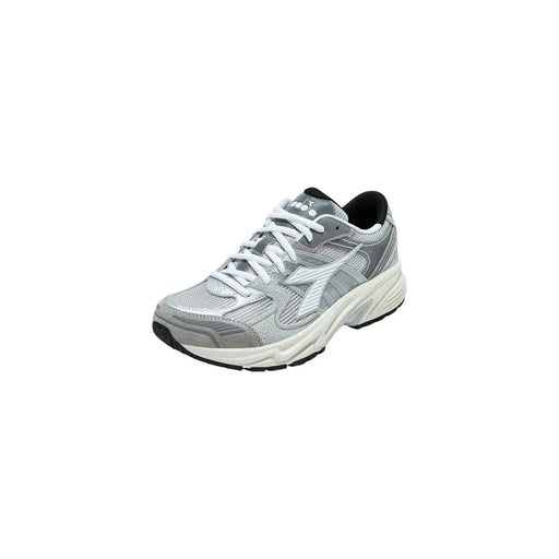 Argent et gris Diadora Baskets grises pour homme Mythos Star, modèle running en cuir mélangé avec lacets blancs et détails noirs.