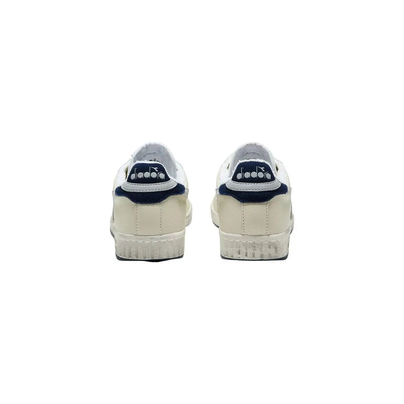 Blanc et bleu marine diadora baskets pour hommes avec un style classique bas-top modèle en daim beige et cuir