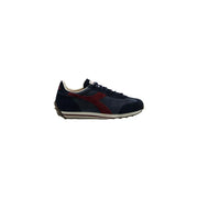 Diadora Baskets homme en cuir bleu ciré, style rallye, avec tige en daim bleu marine et bordeaux et semelle en caoutchouc blanc.