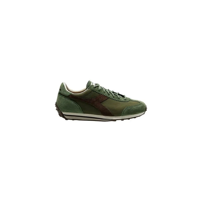 Vert olive et brun diadora Baskets pour hommes avec tige en daim et semelle en caoutchouc conçues pour une utilisation décontractée