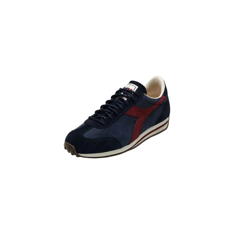 Diadora Baskets homme en cuir bleu ciré, style rallye, avec tige en daim bleu marine et rouge et semelle en caoutchouc blanc.