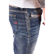 Diesel Jean homme bleu délavé, effet usé, en coton et élasthanne, denim foncé à l'aspect vieilli et usé, avec détails de coutures apparentes.