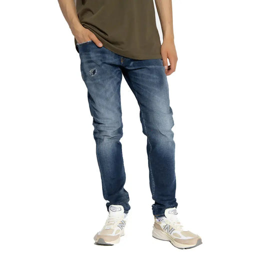 Diesel Jean homme en lyocell de coton bleu foncé délavé, coupe slim et subtils effets usés aux cuisses.