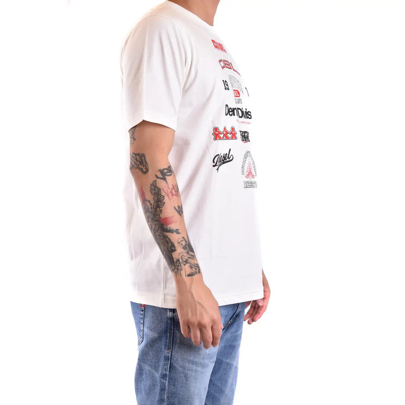 Diesel T-shirt blanc en coton pour homme, col rond, manches courtes, orné d'un logo graphique rouge et noir sur la poitrine.