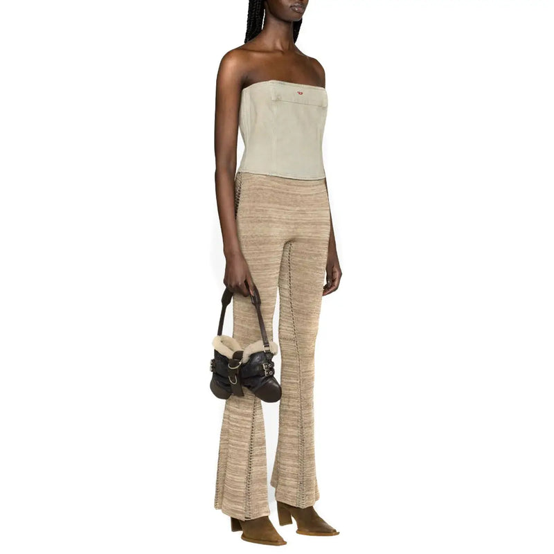Mini sac en cuir noir doublé de peau lainée et orné de boucles, assorti à Diesel femme en coton bleu clair top