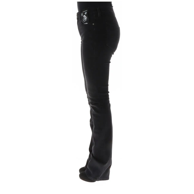 Jean Diesel pour femme, en coton noir déchiré, avec délavage subtil et logo sur la ceinture (vue de dos).