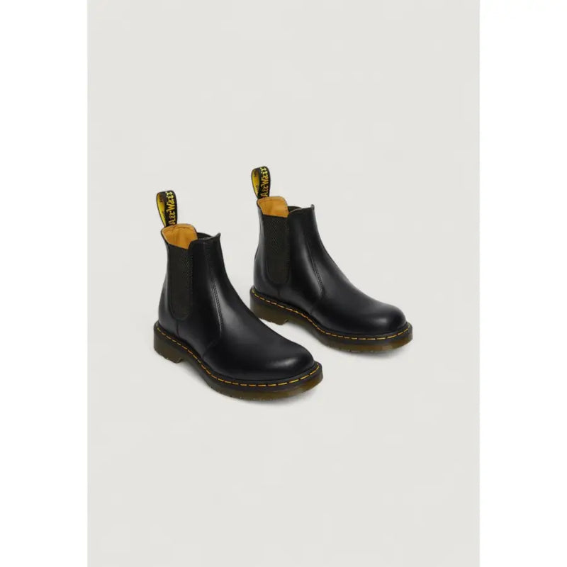 Bottes Dr. Martens homme en cuir noir et polyester, idéales pour le printemps et l'été, modèle n° 22227001 (vue de dos).