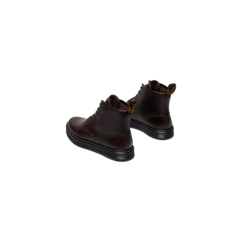 Bottes Dr. Martens Brookline Chukka pour homme en cuir marron foncé, montrant l'arrière de la chaussure