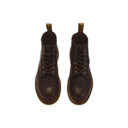 Bottines Dr. Martens pour homme en cuir marron foncé, dévoilant l'arrière avec une finition en cuir résistant.