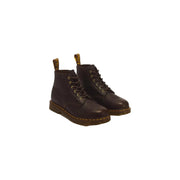 Bottines Dr. Martens pour homme en cuir marron foncé, vues de l'arrière, avec un design Ambassador résistant.
