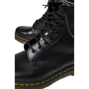 Bottes Dr Martens pour homme en cuir noir à lacets 11822006, montrant le cuir noir et le design des lacets