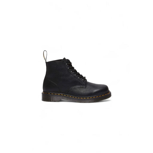 Bottes Dr. Martens homme en cuir noir à lacets, avec surpiqûres emblématiques et languette.
