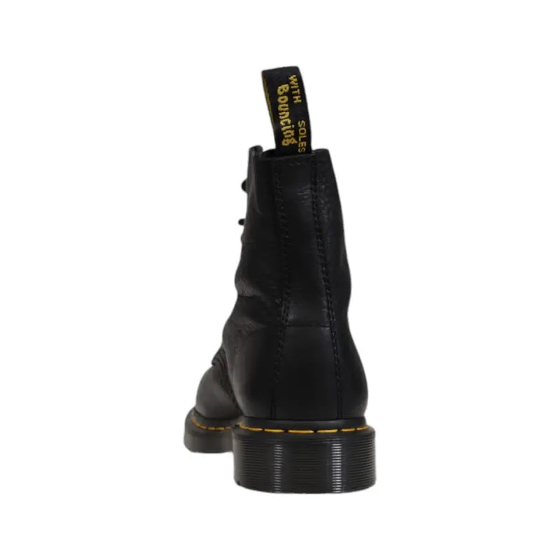 Bottes Dr. Martens pour homme en cuir noir à lacets, avec un design classique et un cuir résistant, laissant apparaître l'arrière.